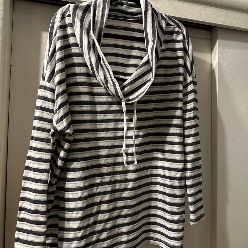 Women’s St John Bay Hooded Sweatshirt - Size 3X - Like new